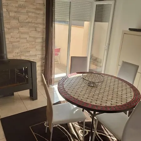 Holiday home Charmante Maison 4 Personnes Proche De Paris Carrieres-sous-Poissy